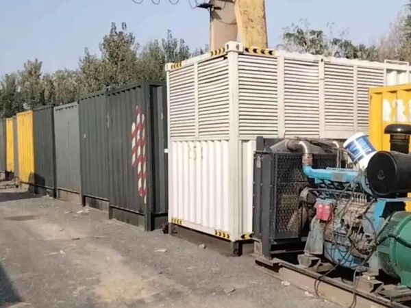 多宝镇200KW柴油发电机机组每小时油耗是多少？